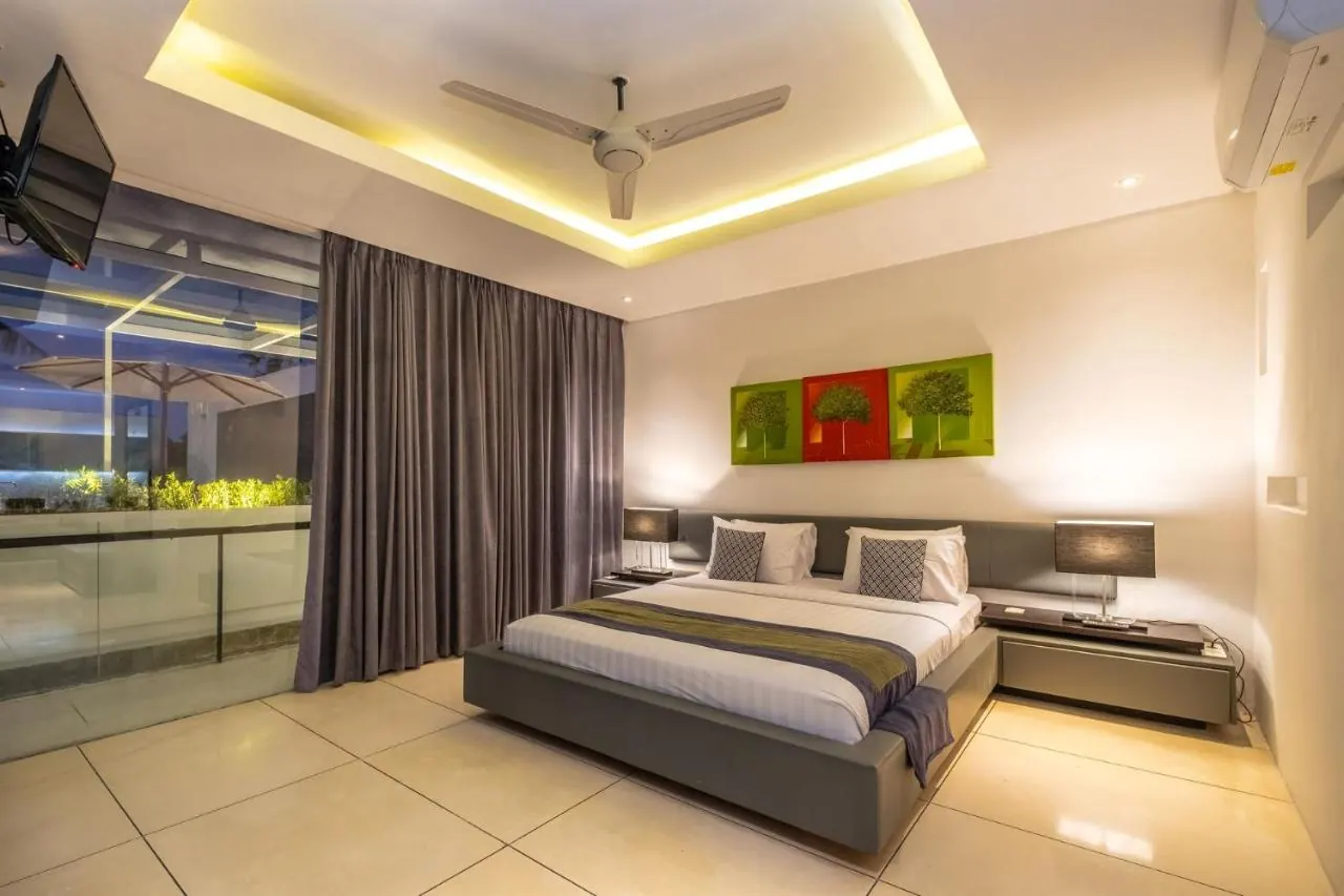 5 BR Walk-to-Beach Modern Villa Seminyak — 5BR Villa Rental in Seminyak — image 11