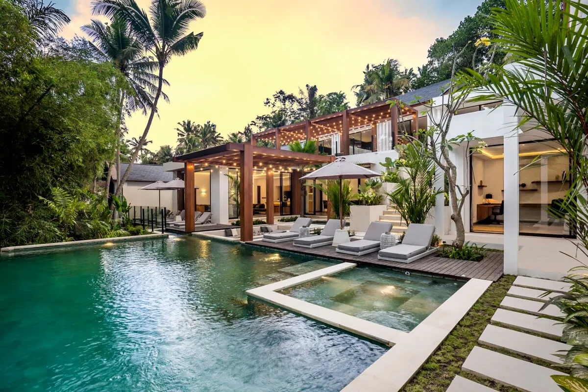 6 BR Riverside Infinity-Pool Villa Ubud — 6BR Villa Rental in Ubud — image 10
