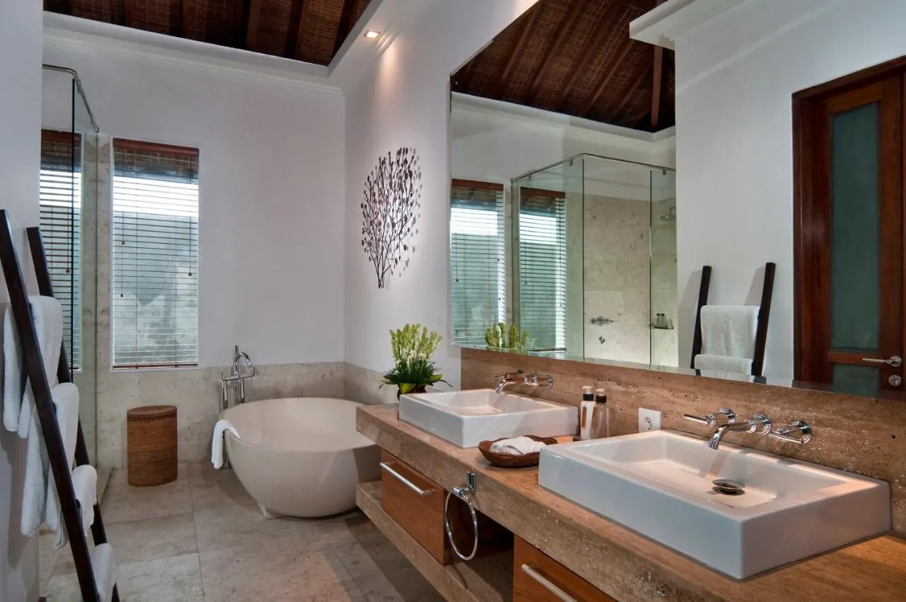 4 BR Infinity-Pool Sunset-View Retreat Uluwatu — 4BR Villa Rental in Uluwatu — image 9