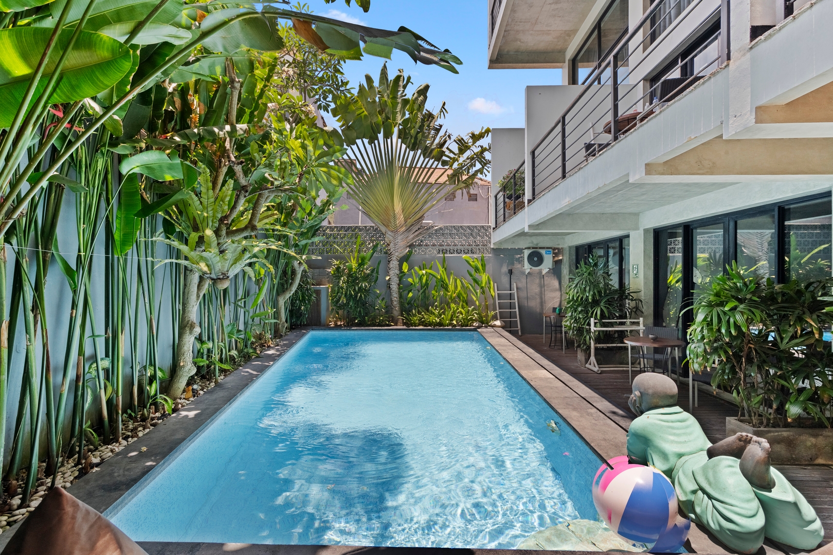 Chic Industrial Loft 1BR in Seminyak | Balcony & Swimming Pool - Seminyak, Bali — image 8