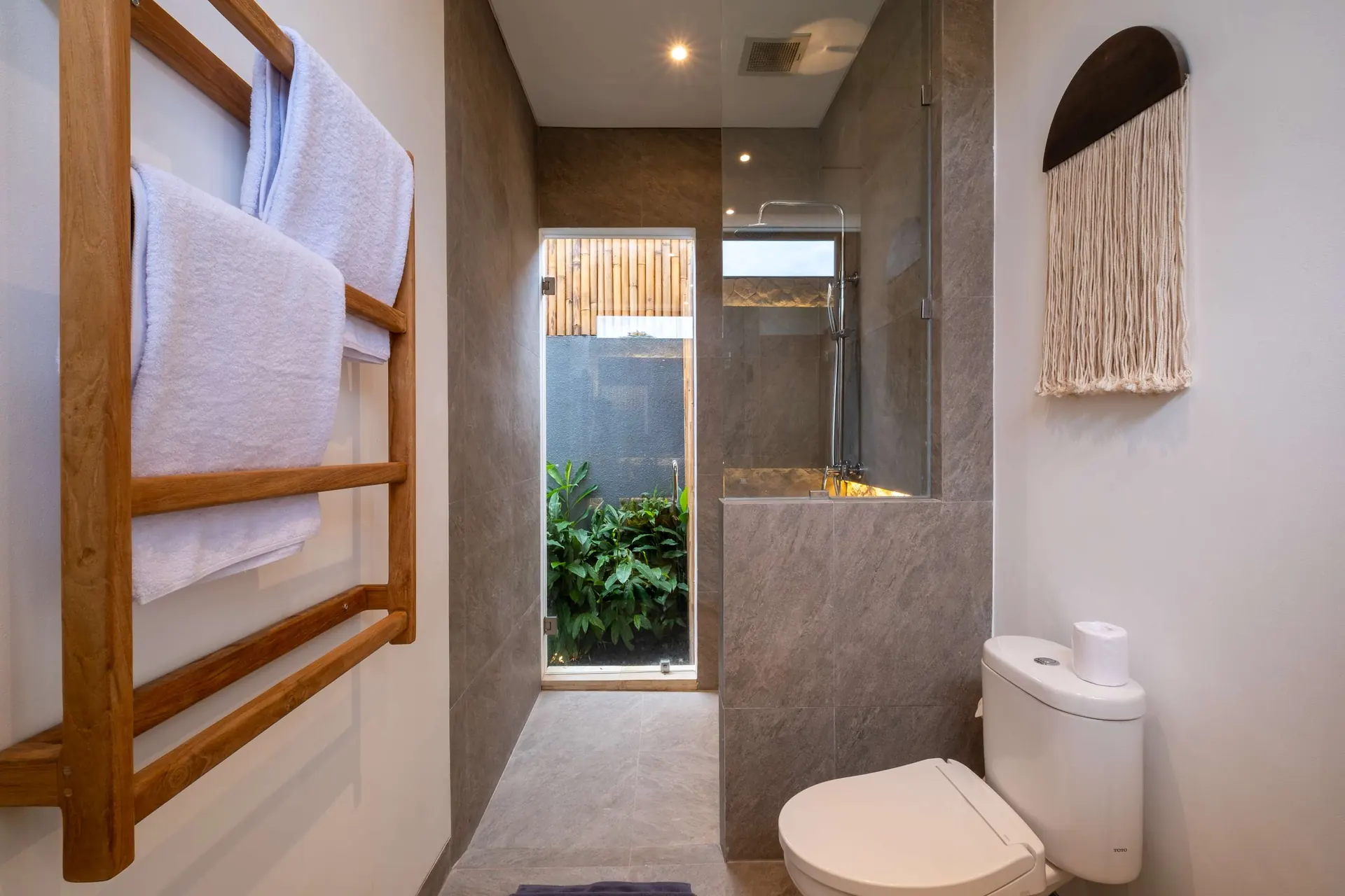 4 BR Glass Pavilion Retreat Ubud — 4BR Villa Rental in Ubud — image 12