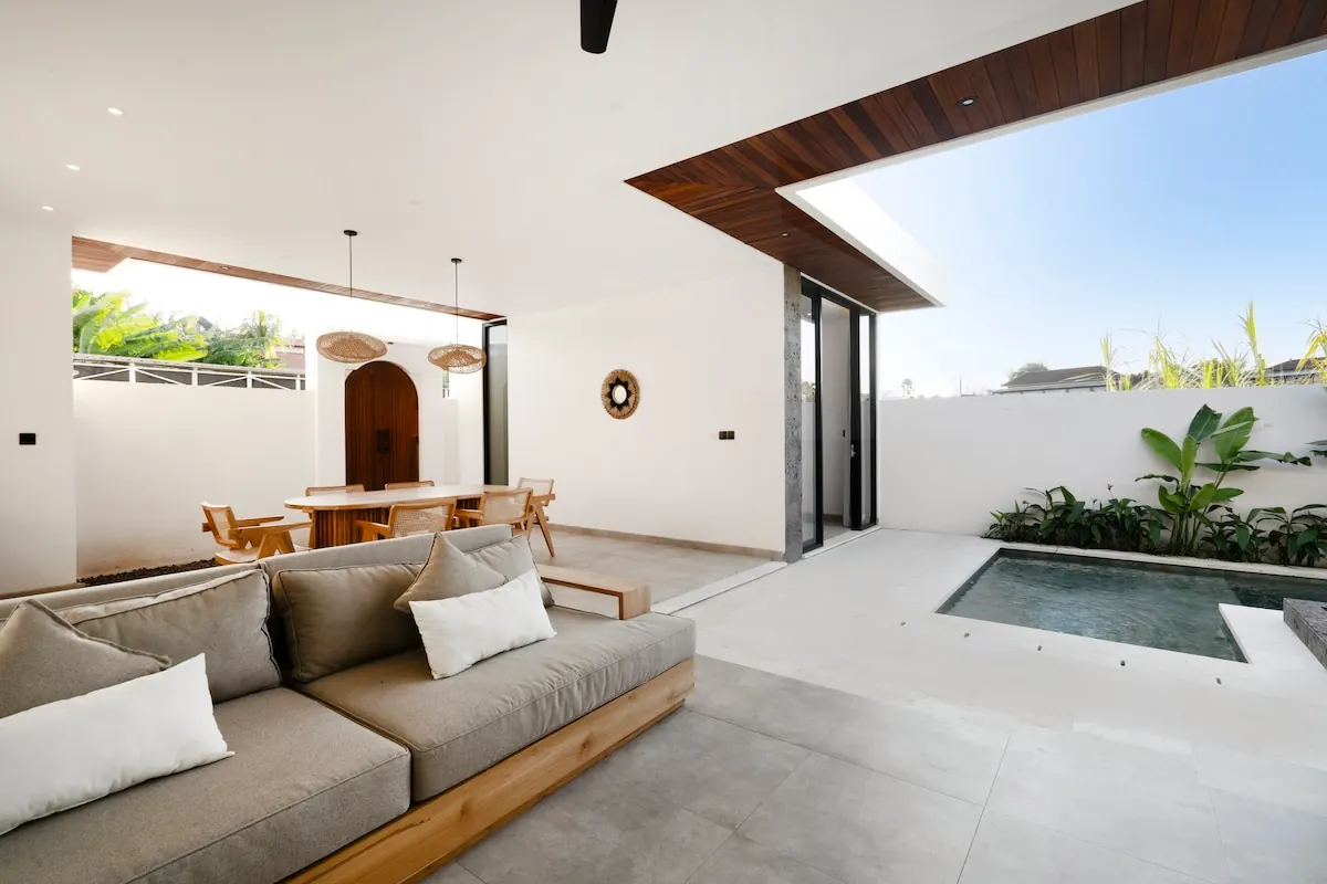 5 BR Tropical-Modern Courtyard Villa Canggu — 5BR Villa Rental in Canggu — image 18