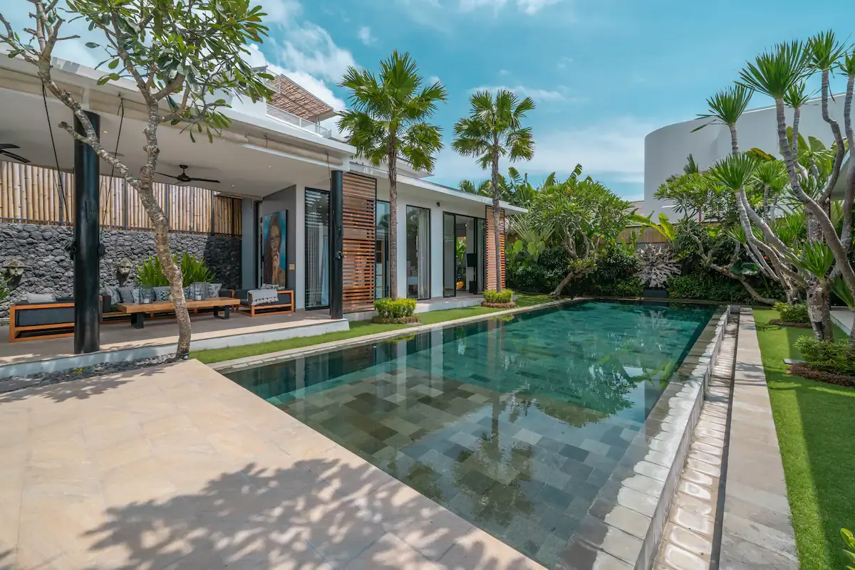 4 BR Walk-to-Beach Modern Villa Canggu — 4BR Villa Rental in Canggu — image 4