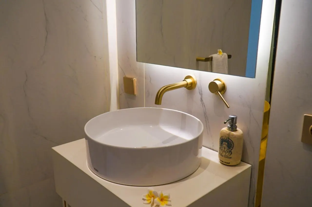 7 BR Tropical Garden Pool Villa Canggu — 7BR Villa Rental in Canggu — image 11
