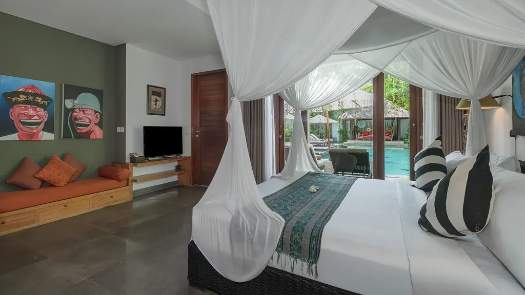 6 BR Infinity-Pool Group Villa Seminyak — 6BR Villa Rental in Seminyak — image 8