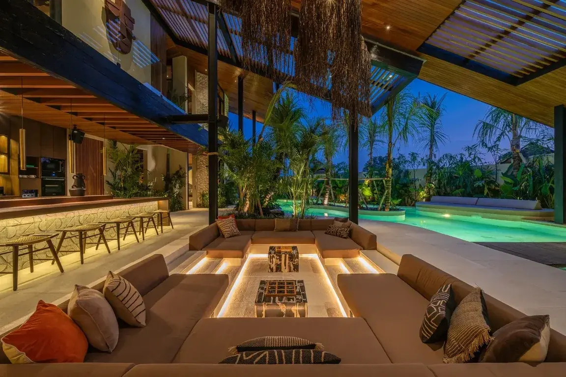 6 BR Modern Cinema Villa Canggu — 6BR Villa Rental in Canggu — image 10