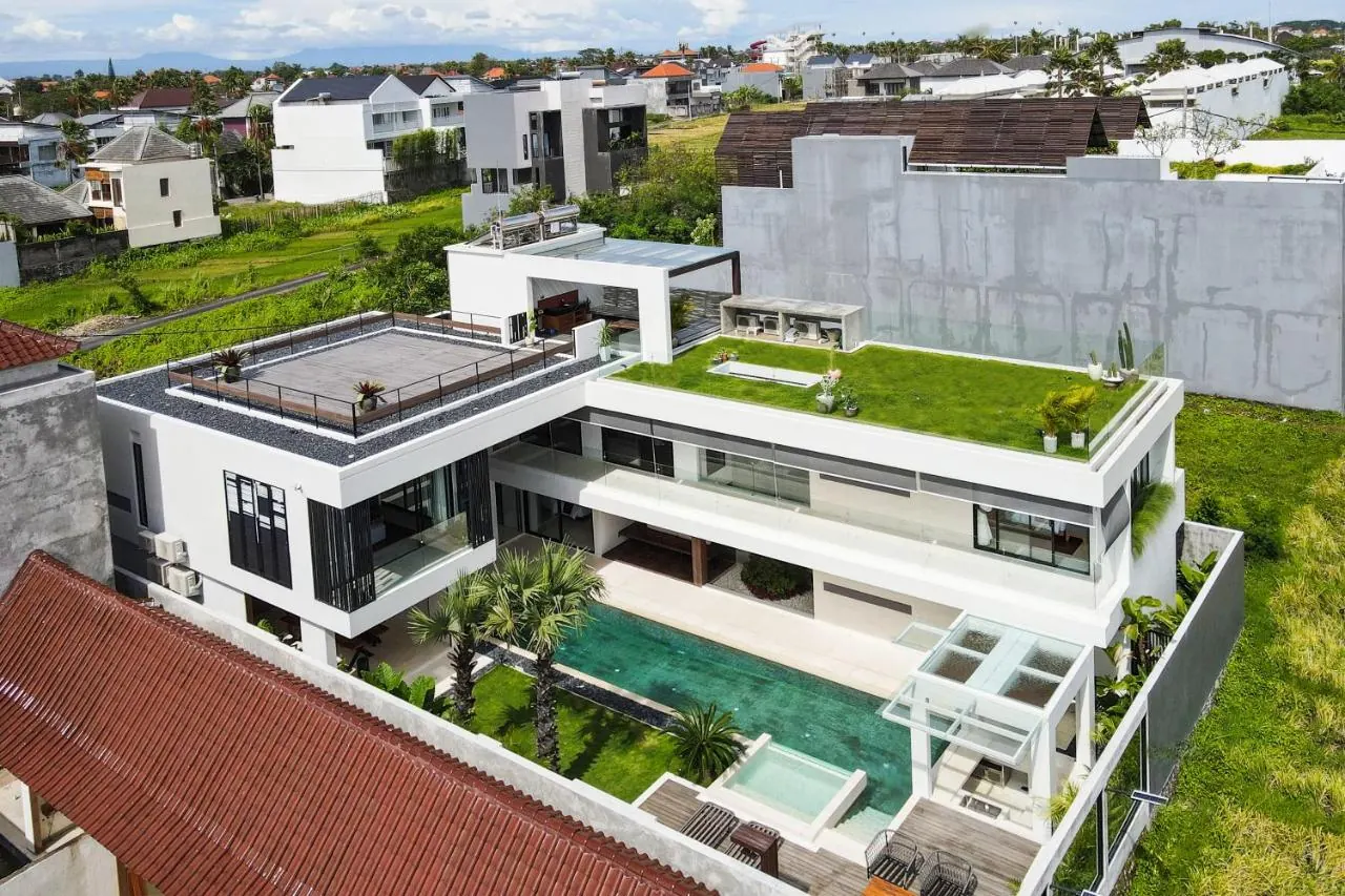 4 BR Modern Rice-Field Villa Canggu — 4BR Villa Rental in Canggu — image 16