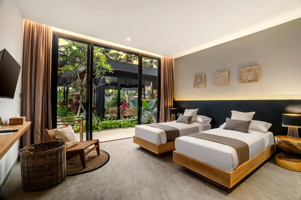 5 BR Tropical-Modern Courtyard Retreat Ubud — 5BR Villa Rental in Ubud — image 11