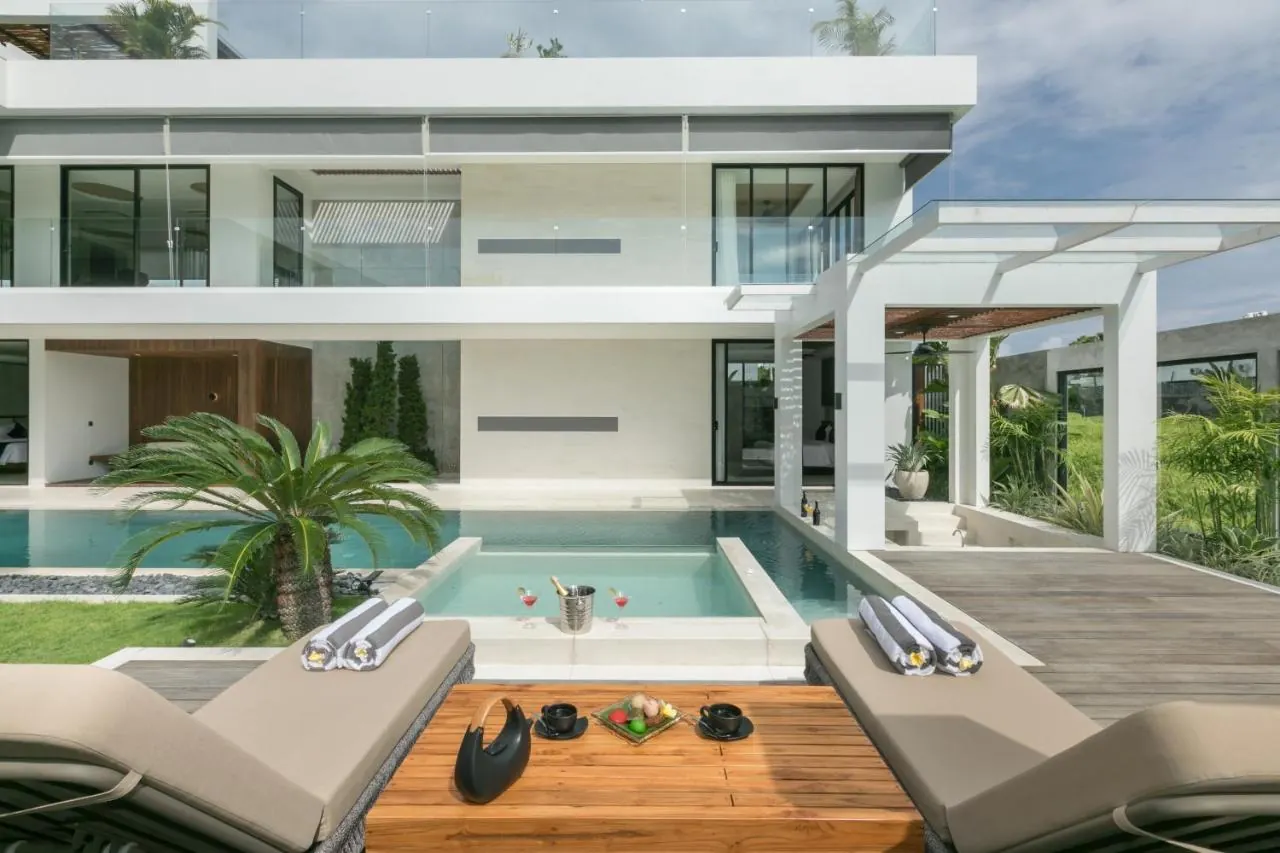 4 BR Modern Rice-Field Villa Canggu — 4BR Villa Rental in Canggu — image 10