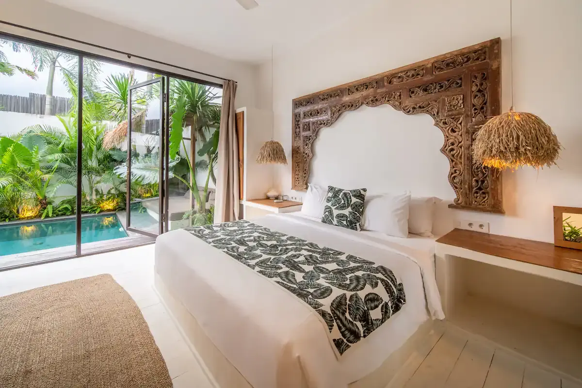 6 BR Group Open-Air Retreat Canggu — 6BR Villa Rental in Canggu — image 16
