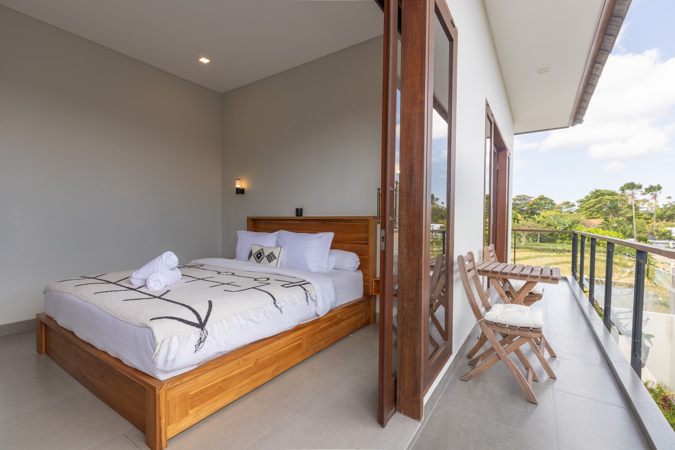 2BR Chic Berawa Villa | Pool & Bathtub, Near Cafés in Canggu, Bali — image 9