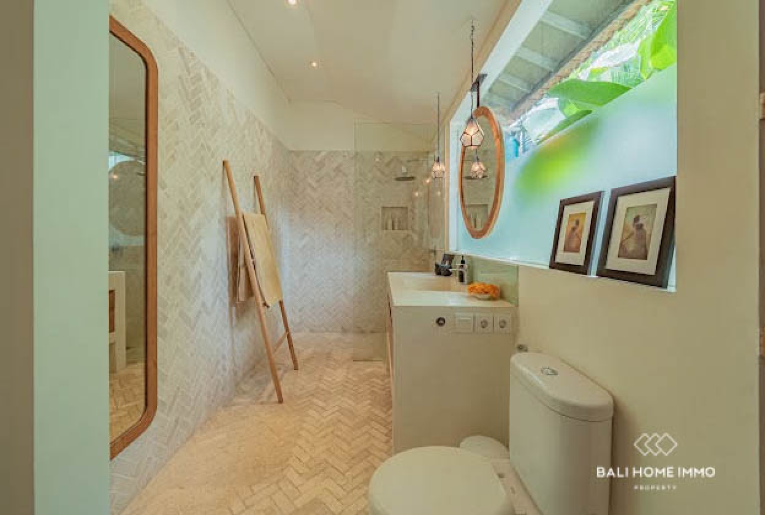Elegant 5-Bedroom Villa with Panoramic Rice Field in Seseh — image 17