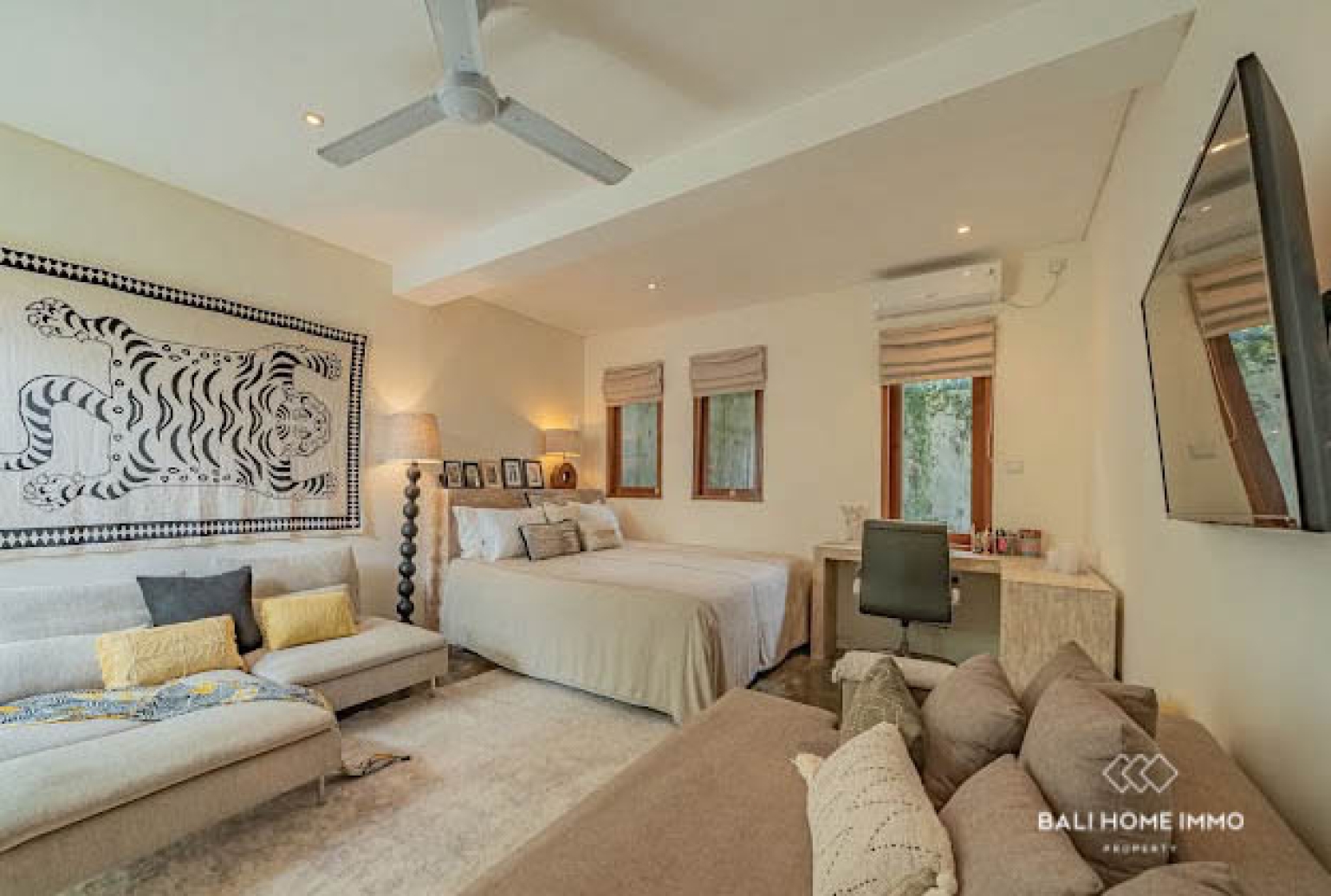 Elegant 5-Bedroom Villa with Panoramic Rice Field in Seseh — image 3