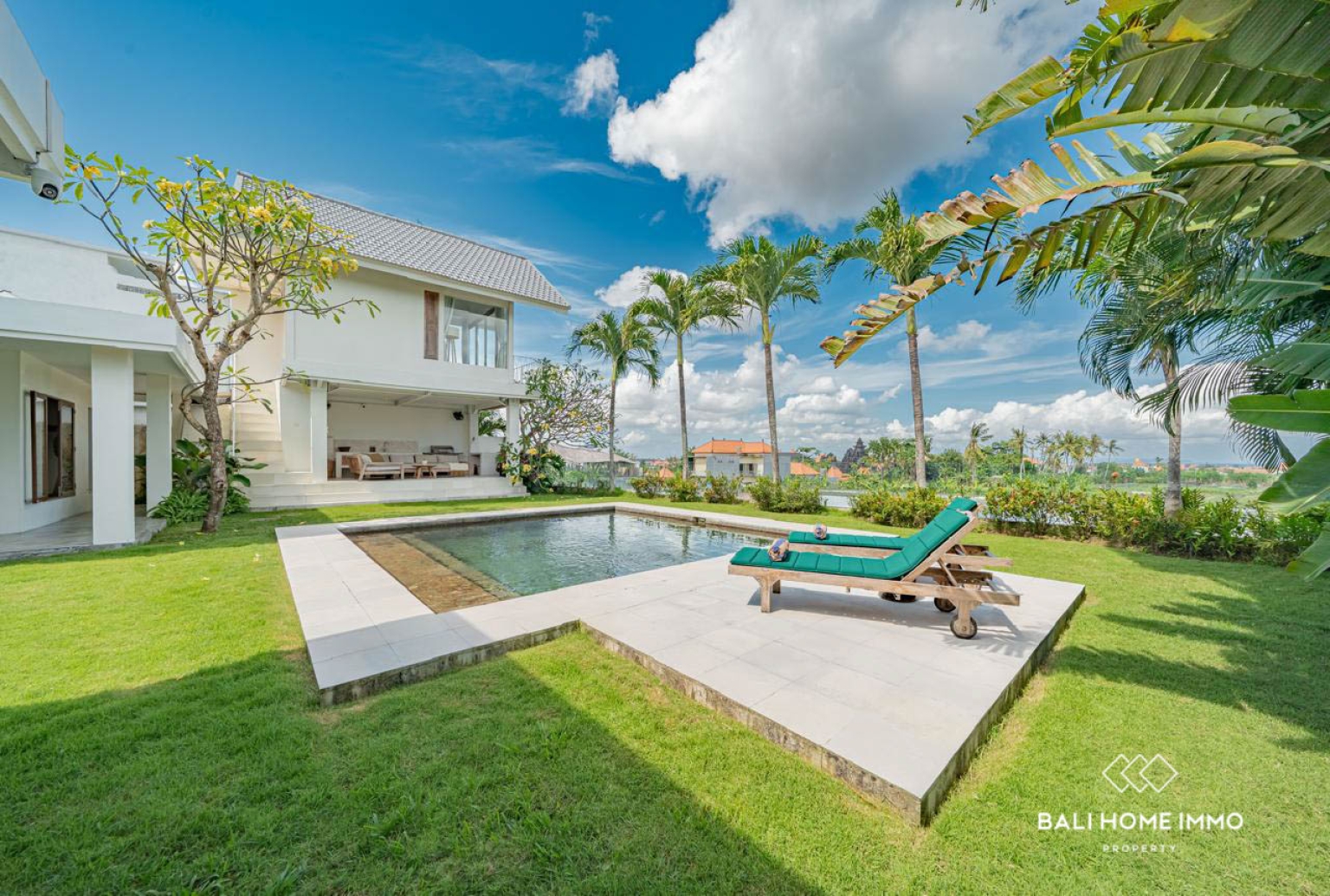 Elegant 5-Bedroom Villa with Panoramic Rice Field in Seseh