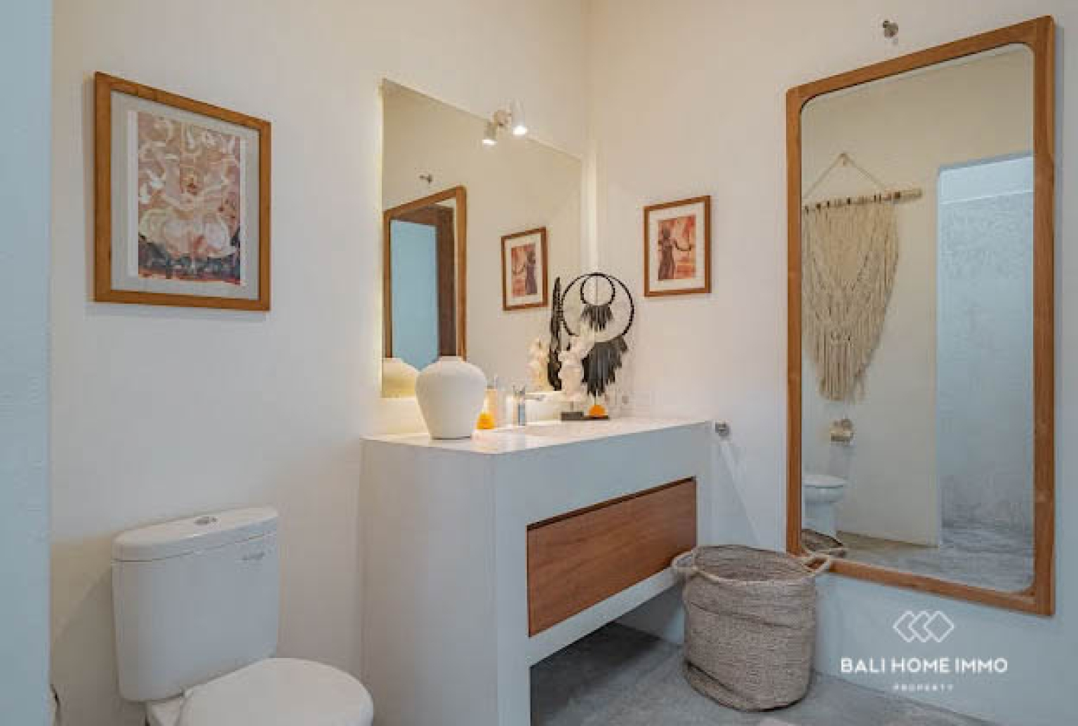 Elegant 5-Bedroom Villa with Panoramic Rice Field in Seseh — image 12