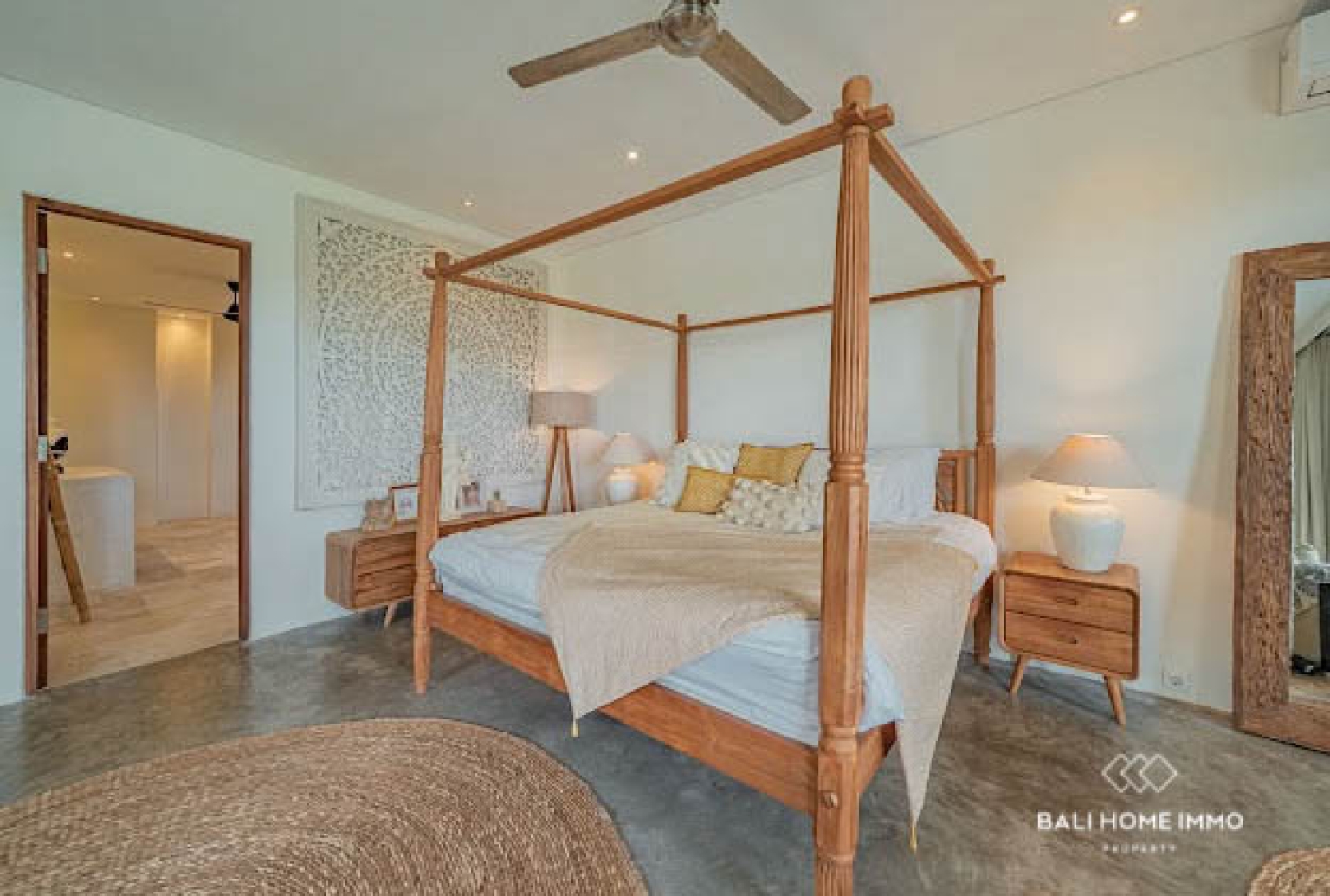 Elegant 5-Bedroom Villa with Panoramic Rice Field in Seseh — image 11