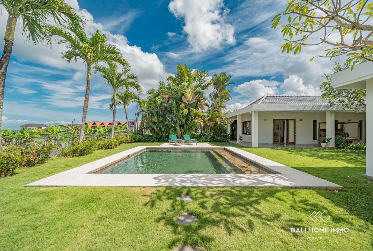 Elegant 5-Bedroom Villa with Panoramic Rice Field in Seseh — image 18