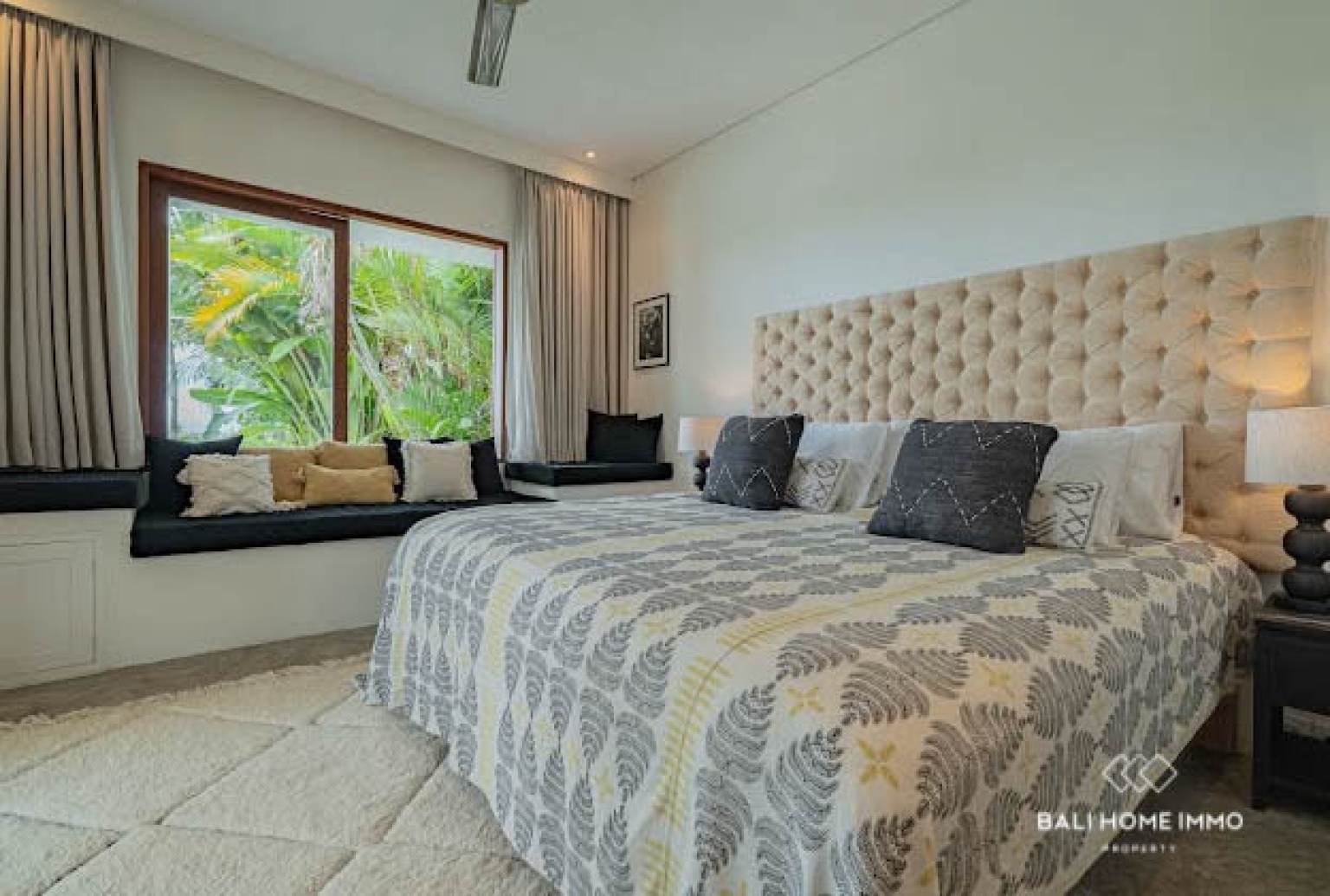 Elegant 5-Bedroom Villa with Panoramic Rice Field in Seseh — image 9