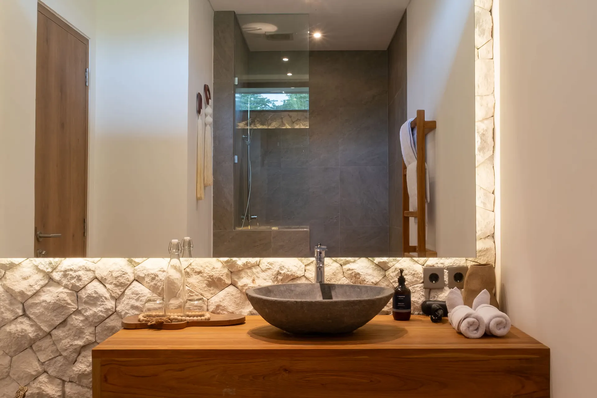 4 BR Glass Pavilion Retreat Ubud — 4BR Villa Rental in Ubud — image 16