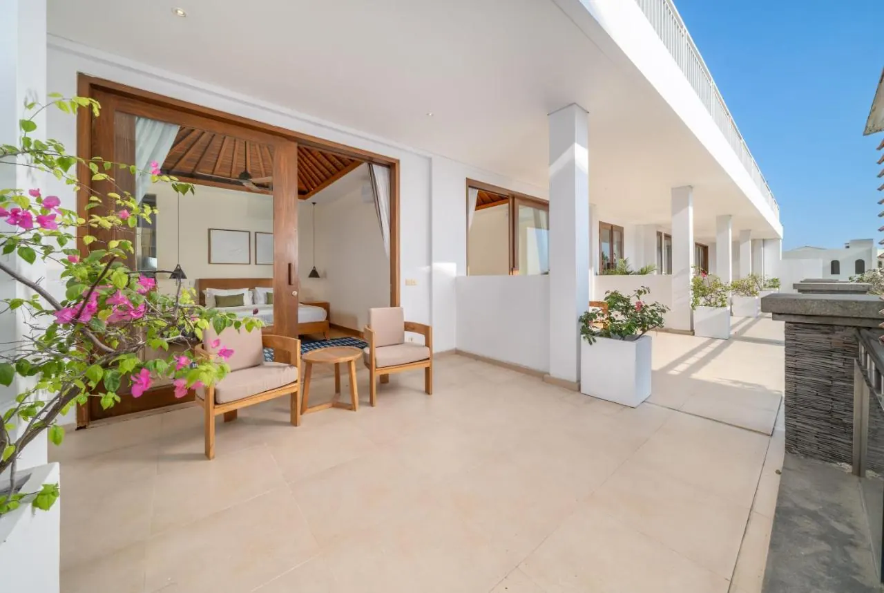 7 BR Tropical Garden Pavilion Villa Canggu — 7BR Villa Rental in Canggu — image 5