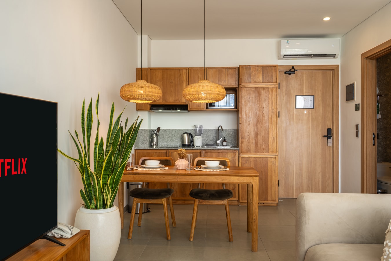 SB 413 - 1BR Suite with Balcony and Pool, Canggu - Canggu, Bali — image 3