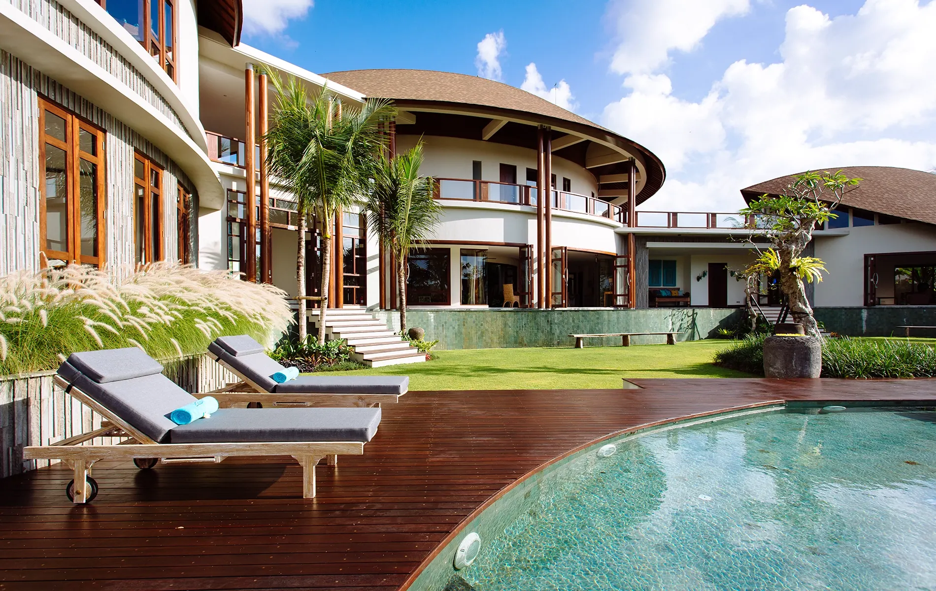 5 BR Tropical-Modern Garden Villa Seminyak — 5BR Villa Rental in Seminyak — image 4