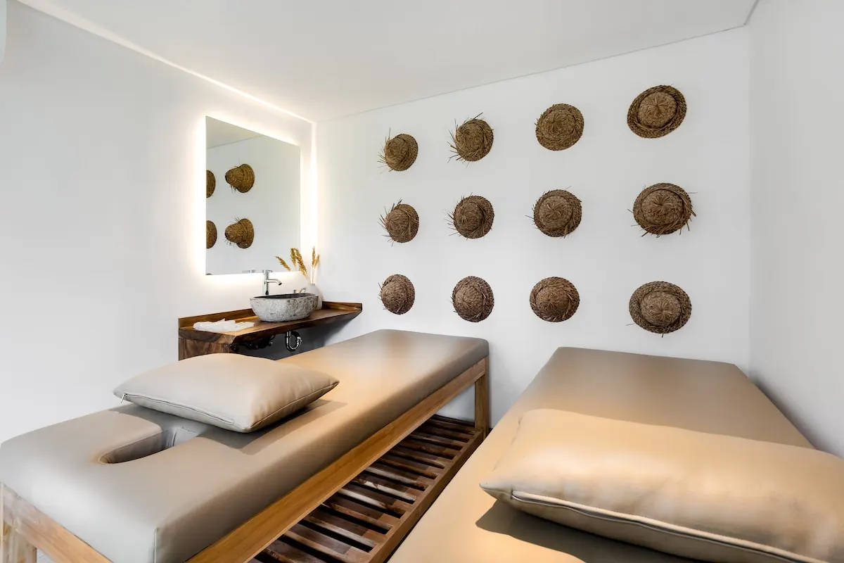 8 BR Tropical-Modern Courtyard Estate Ubud — 8BR Estate Rental in Ubud — image 15