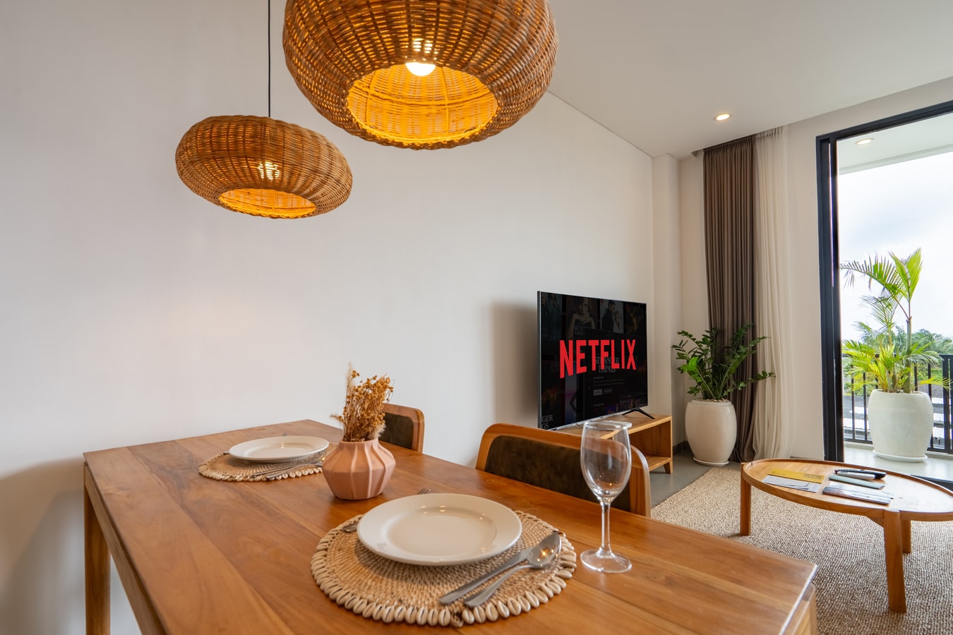 SB 301 - 1BR Pool Suite, Near Batu Belig Beach - Canggu, Bali — image 13