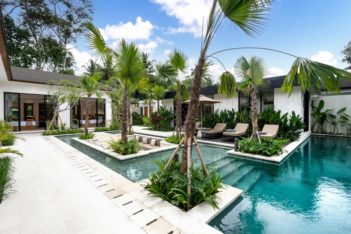 8 BR Tropical-Modern Courtyard Estate Ubud — 8BR Estate Rental in Ubud — image 9
