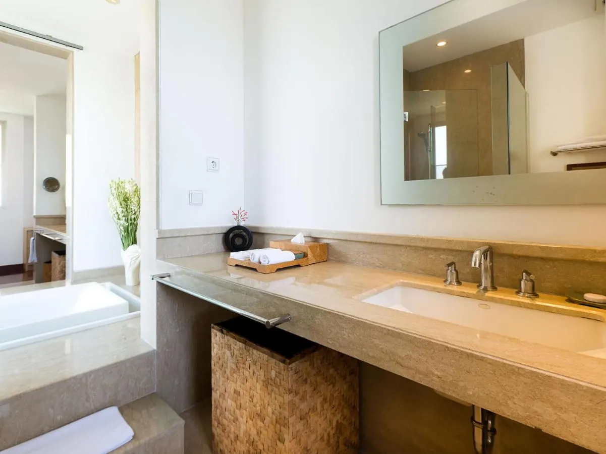 6 BR Ocean-View Garden Villa Sanur — 6BR Villa Rental in Sanur — image 11