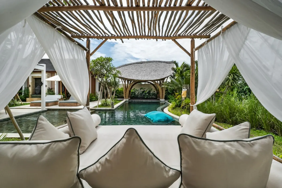 6 BR Thatched Tropical Garden Villa Ubud — 6BR Villa Rental in Ubud — image 14