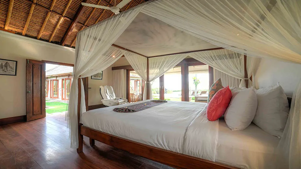 4 BR Beachfront Balinese Villa Canggu — 4BR Villa Rental in Seseh — image 5