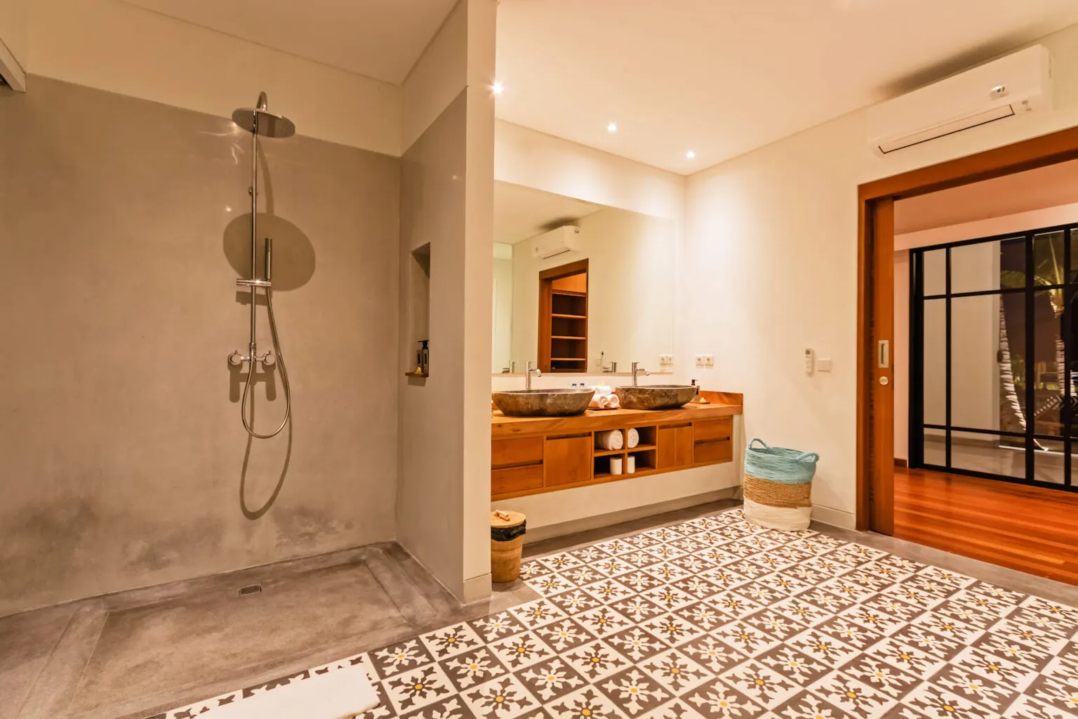 6 BR Architect-Designed Tropical Garden Villa Canggu — 6BR Villa Rental in Canggu — image 17