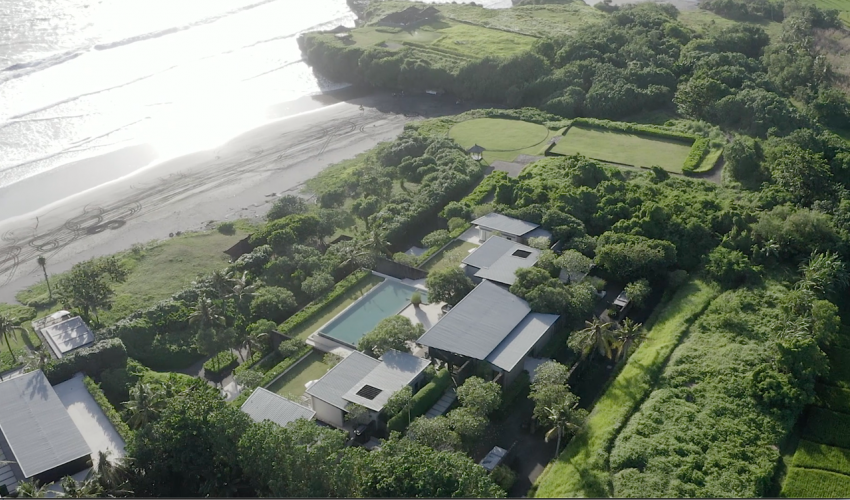 10 Bedroom Beachfront in Bali in tabanan — image 2