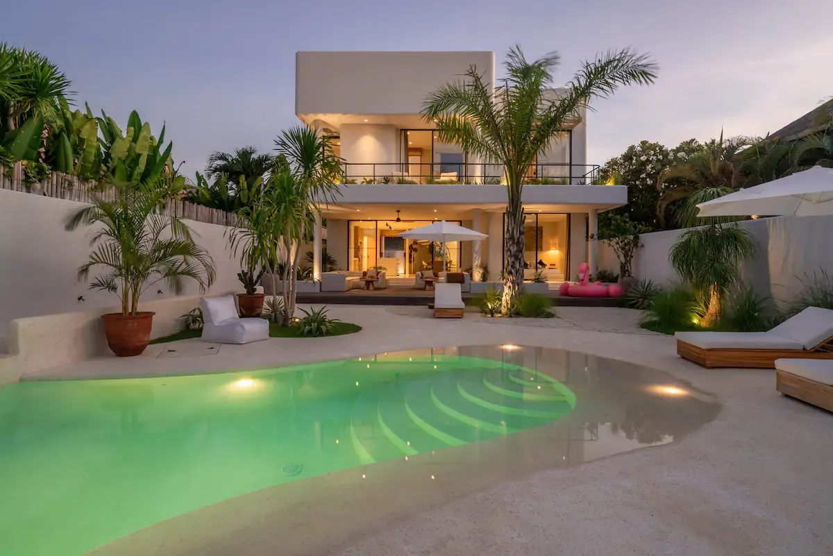 4 BR Tropical-Modern Walk-to-Beach Villa Canggu — 4BR Villa Rental in Canggu — image 15