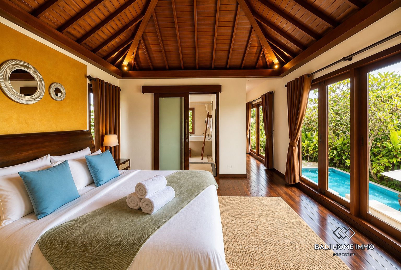 Joglo Style 4 Bedroom Villa for rent in Padonan Canggu Bali — image 11
