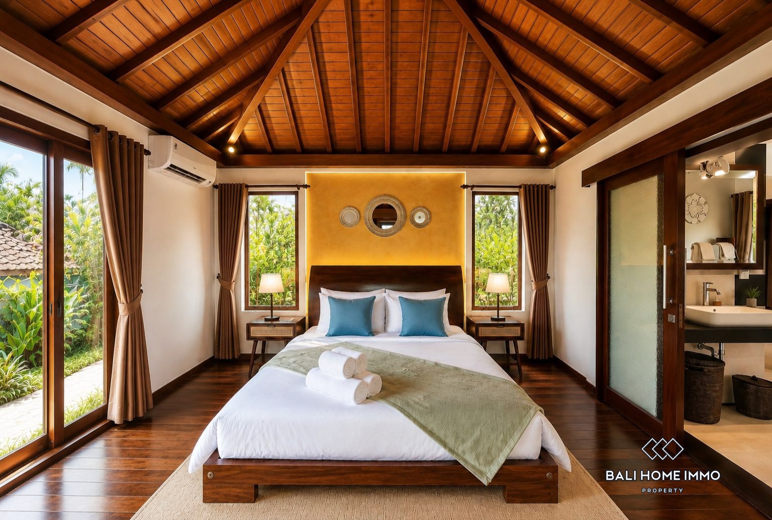 Joglo Style 4 Bedroom Villa for rent in Padonan Canggu Bali — image 10