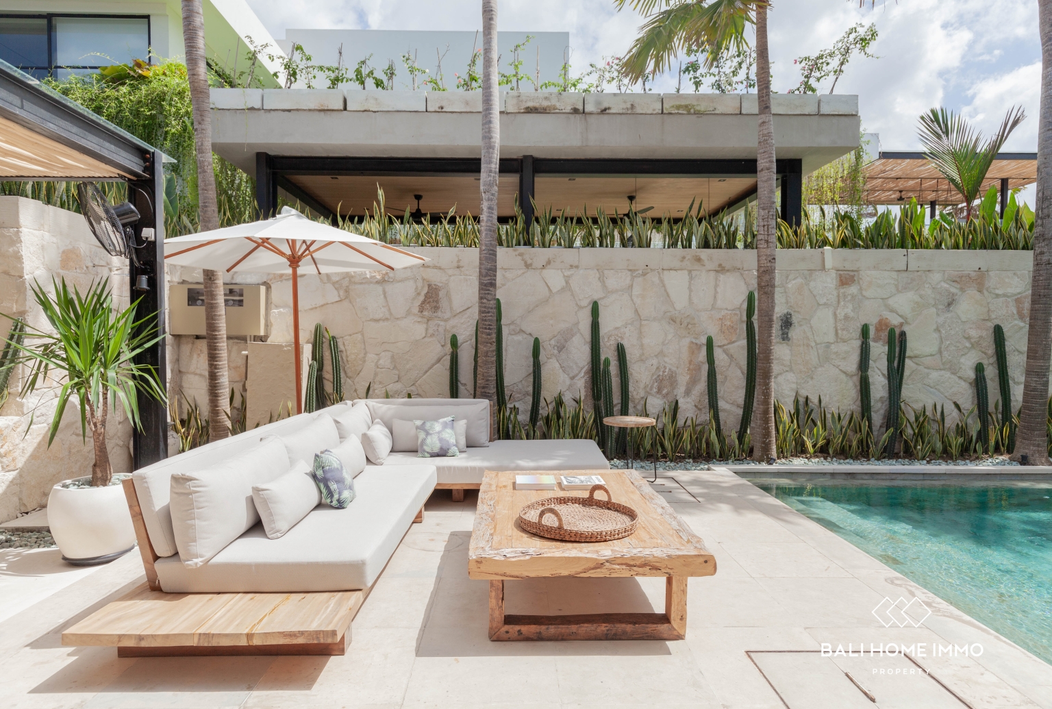 Luxury 6-Bedroom Family Villa with Private Pool or Yearly Rental in Berawa — image 1
