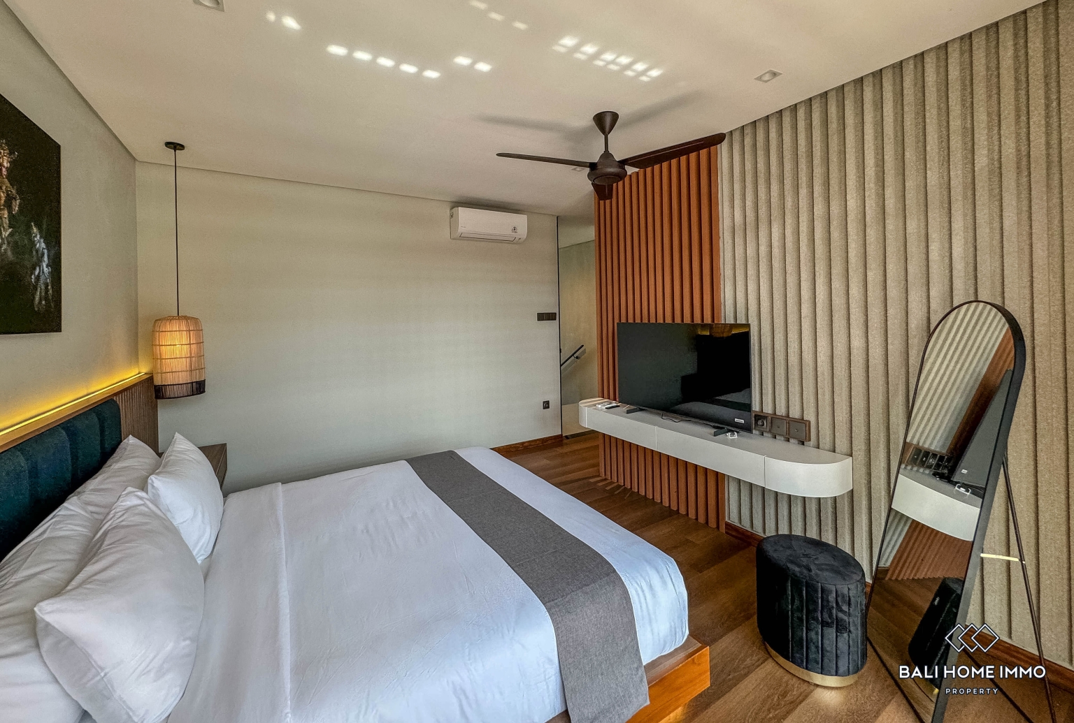 Modern 2 Bedroom Villa for Rental in Bali Canggu Berawa — image 10