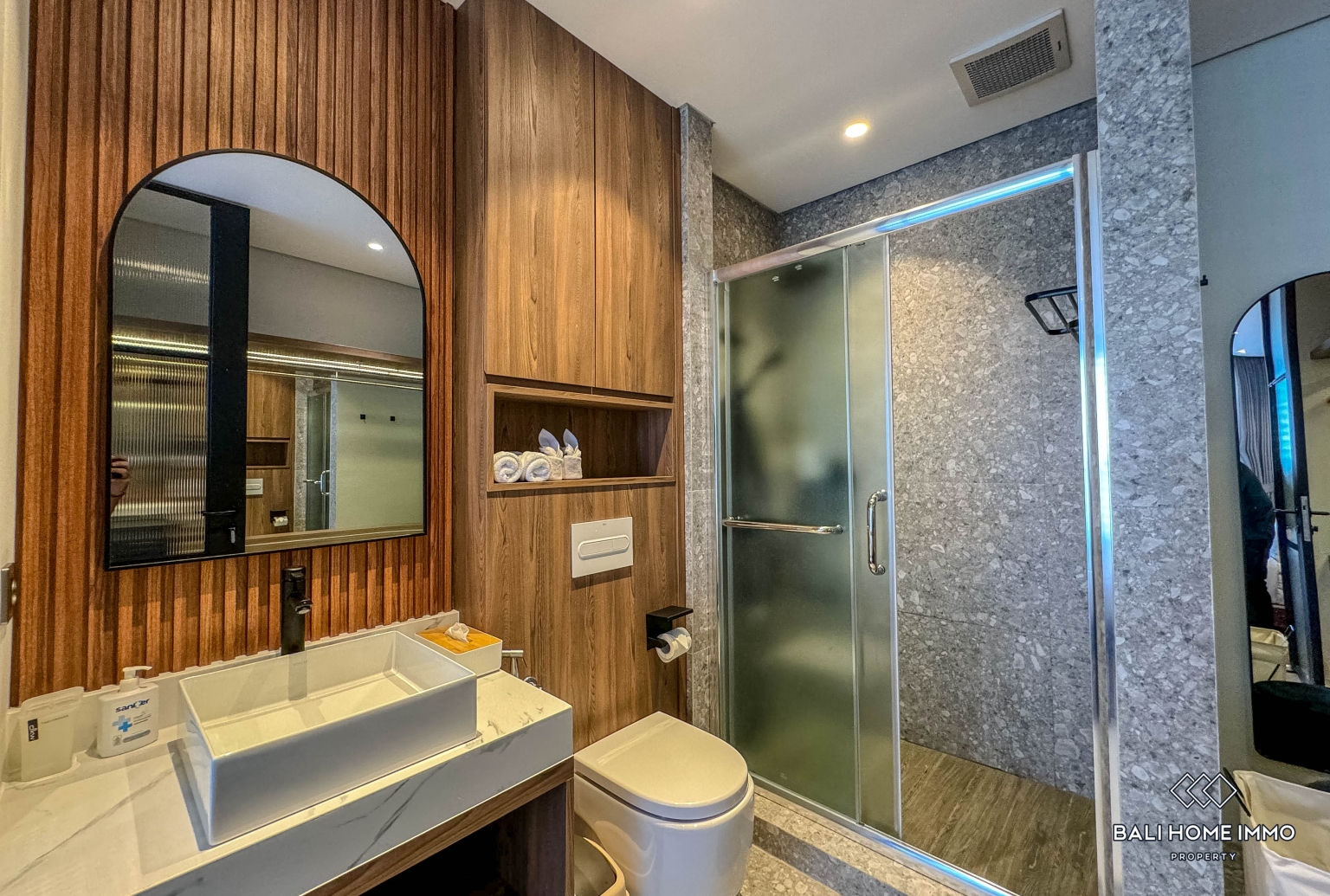 Modern 2 Bedroom Villa for Rental in Bali Canggu Berawa — image 13