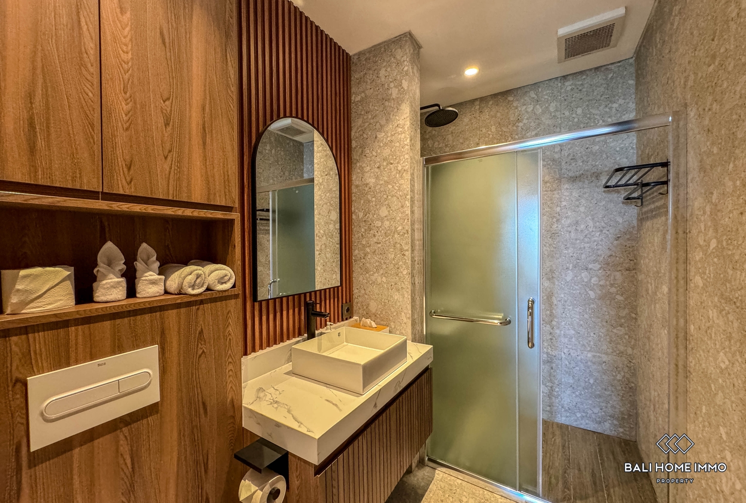 Modern 2 Bedroom Villa for Rental in Bali Canggu Berawa — image 12