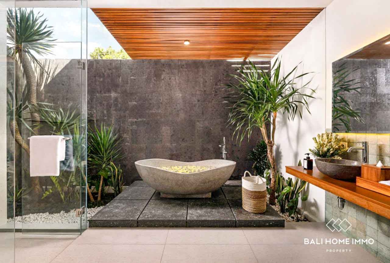 Modern 3 Bedroom Family Villa for Rent in Canggu Berawa — image 12