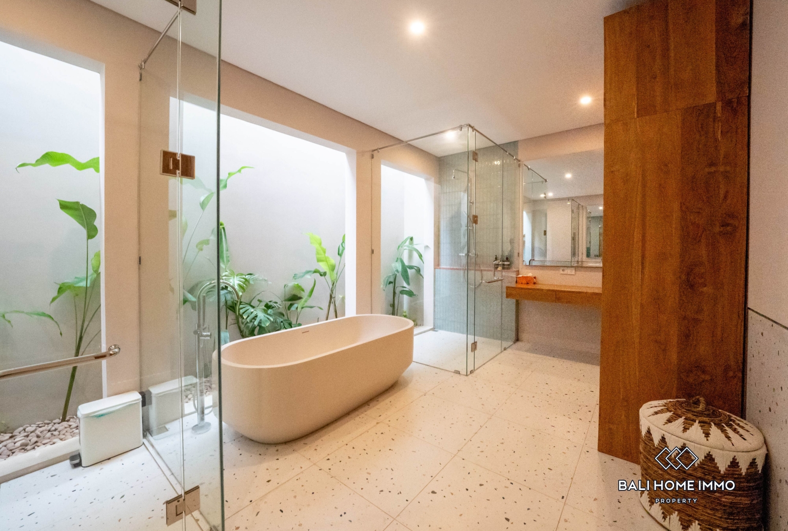 Modern 3 Bedroom Family Villa with Garden for rent in Ubud — image 14