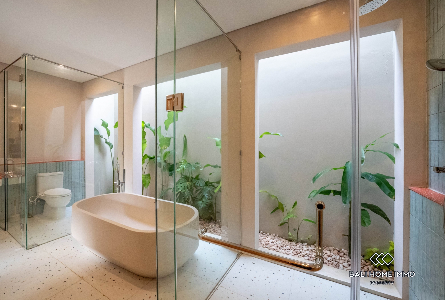 Modern 3 Bedroom Family Villa with Garden for rent in Ubud — image 15