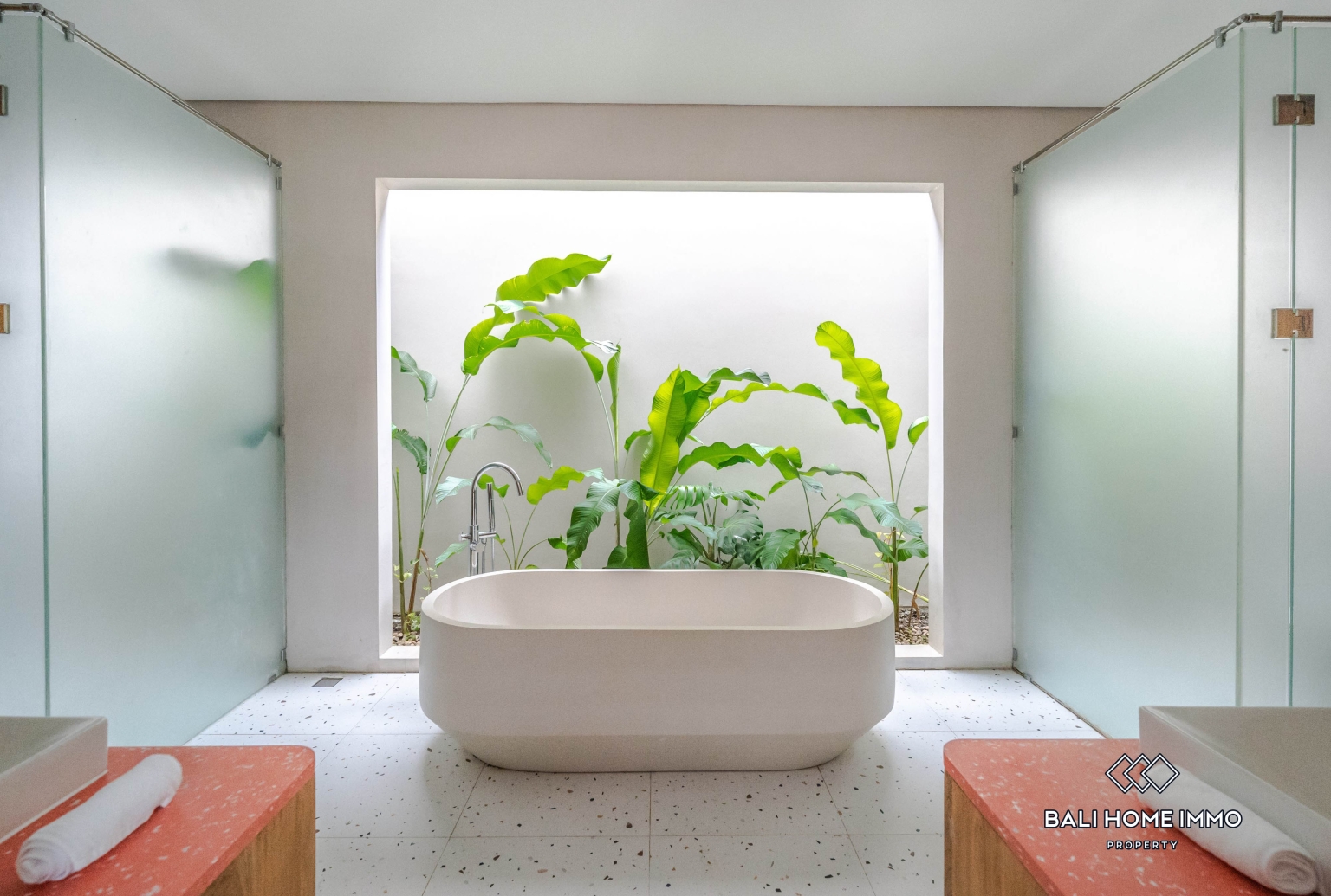 Modern 3 Bedroom Family Villa with Garden for rent in Ubud — image 16