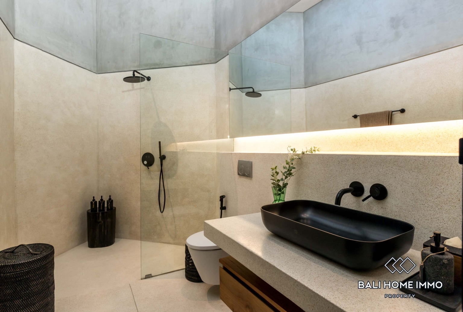 Modern Luxury 2 Bedroom Villa For Rent in Pererenan Beachside — image 17