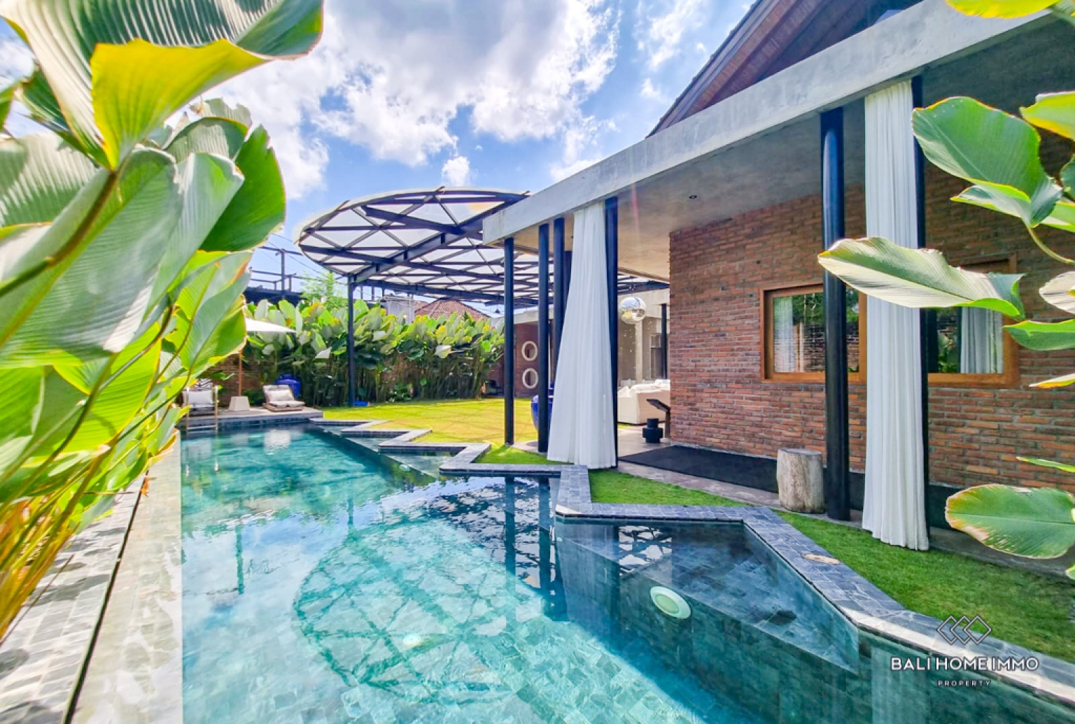 Modern Spacious 1 Bedroom Villa for Monthly and Yearly Rental in Bali Berawa