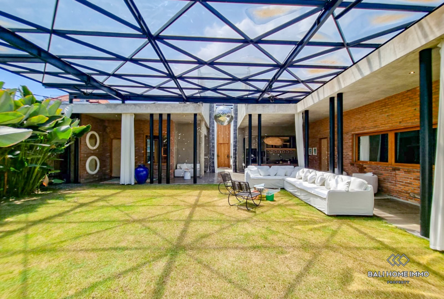 Modern Spacious 1 Bedroom Villa for Monthly and Yearly Rental in Bali Berawa — image 1