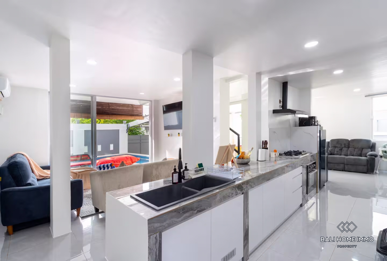 NEWLY RENOVATED 5 BEDROOMS VILLA FOR YEARLY AND MONTHLY RENTAL IN BALI - PECATU — image 9