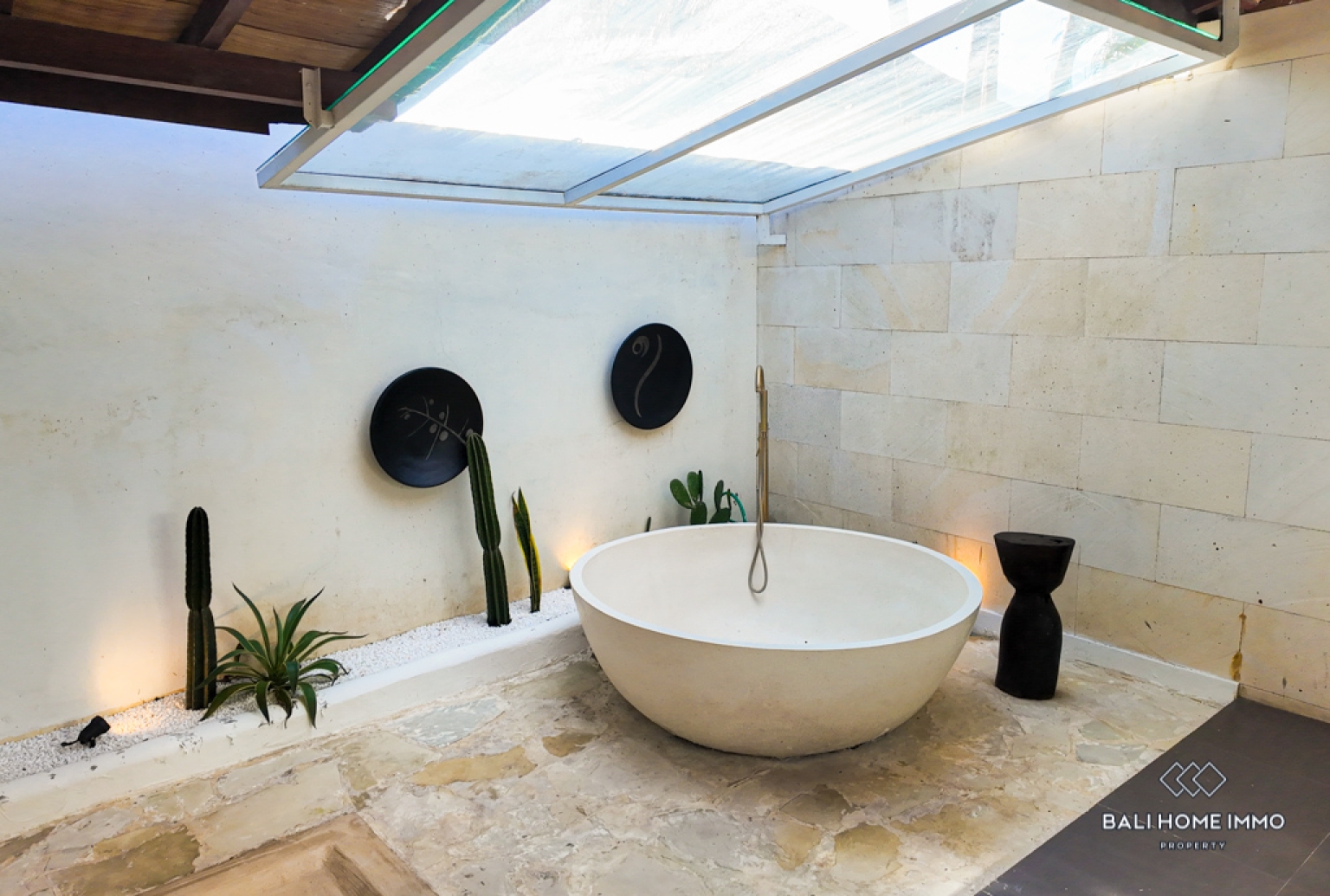 Quiet Place 4 Bedroom Villa for Rental in Bali Canggu Residential Side — image 15